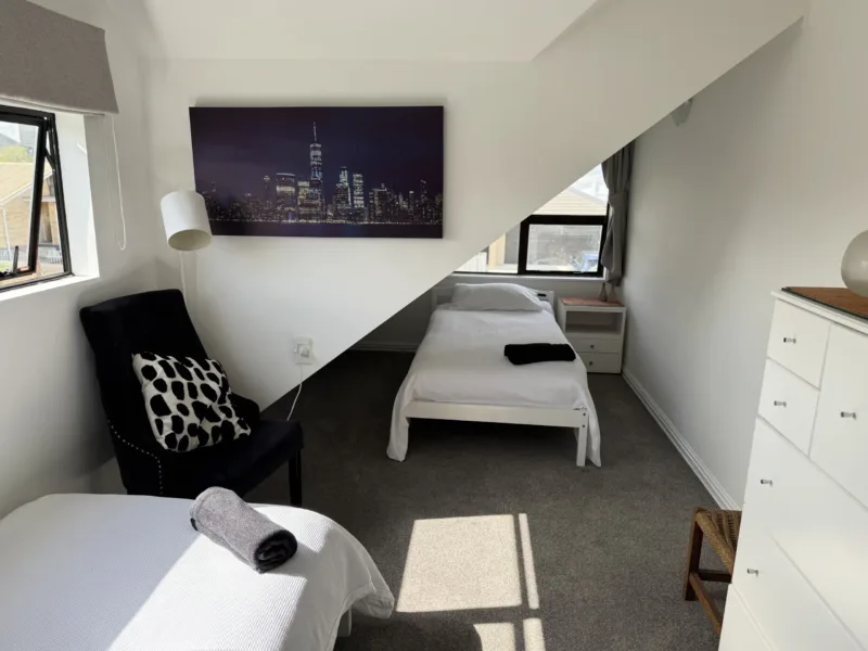 Architecturally Exquisite Terrace End Apartment