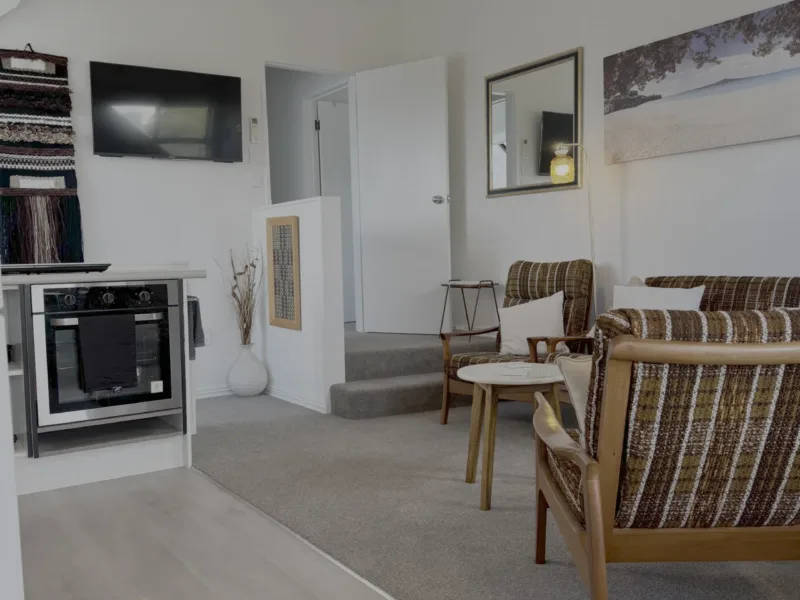 Architecturally Exquisite Terrace End Apartment