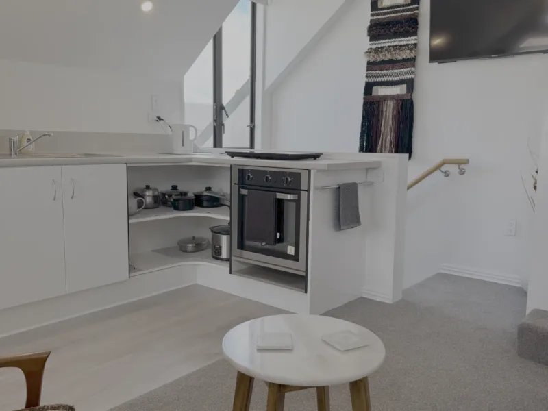 Architecturally Exquisite Terrace End Apartment