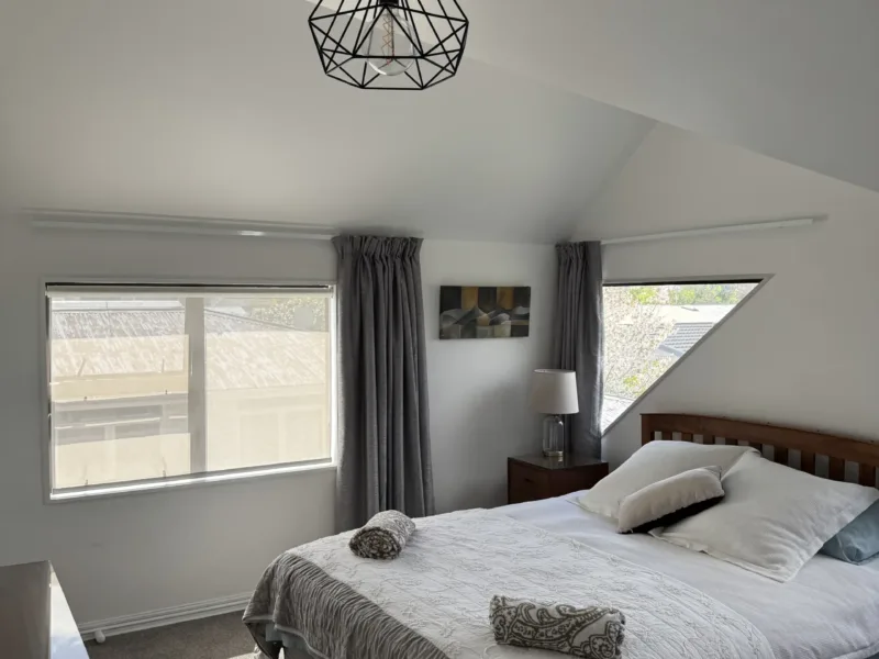 Architecturally Exquisite Terrace End Apartment