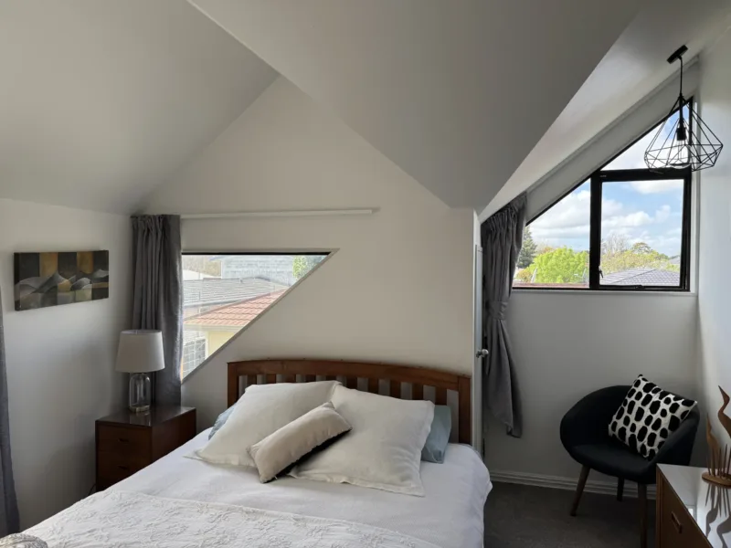 Architecturally Exquisite Terrace End Apartment