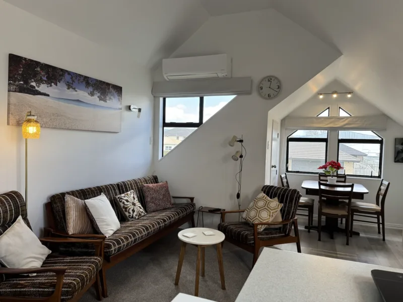 Architecturally Exquisite Terrace End Apartment