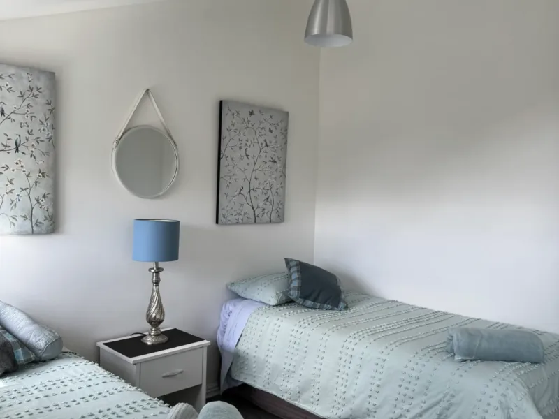 Architecturally Exquisite Terrace End Apartment