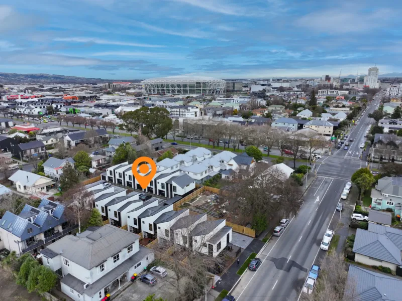 Secure Quiet CBD Townhouse | Free Parking + EV