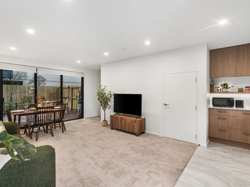 Secure Quiet CBD Townhouse | Free Parking + EV
