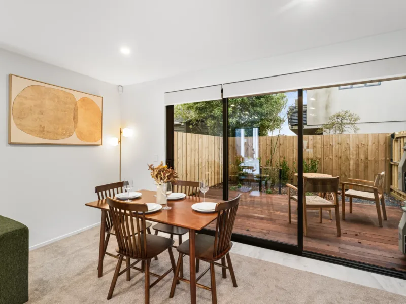 Secure Quiet CBD Townhouse | Free Parking + EV