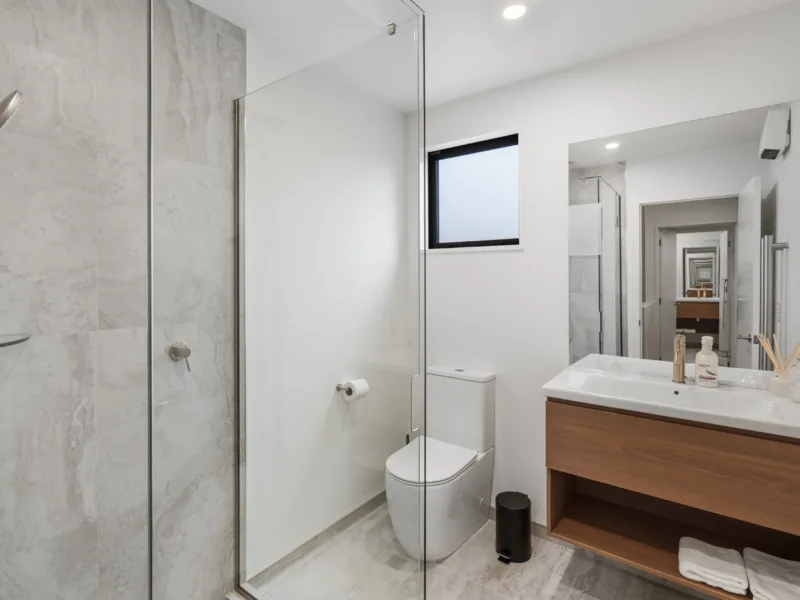 Secure Quiet CBD Townhouse | Free Parking + EV