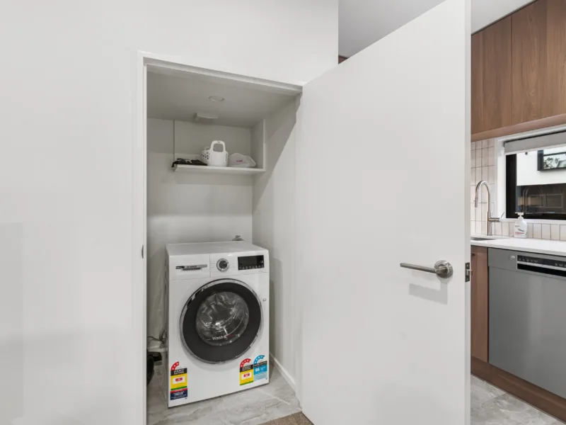 Secure Quiet CBD Townhouse | Free Parking + EV