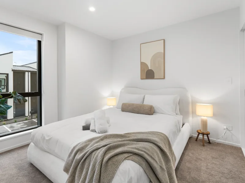 Secure Quiet CBD Townhouse | Free Parking + EV