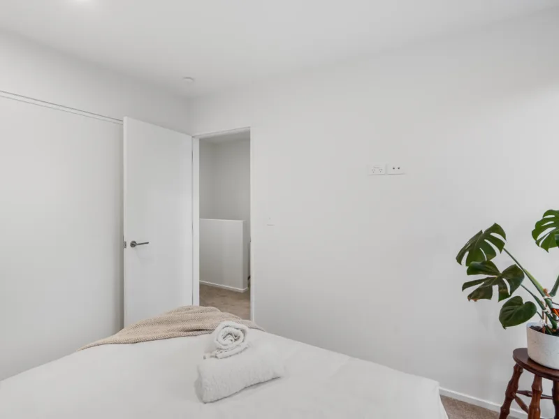 Secure Quiet CBD Townhouse | Free Parking + EV
