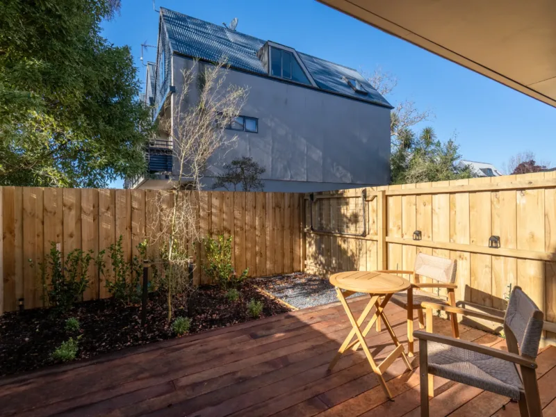 Secure Quiet CBD Townhouse | Free Parking + EV
