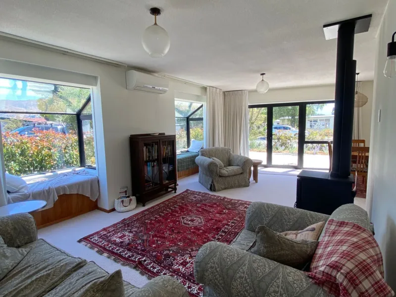 Sun-Drenched Boutique Cottage in Historic Cromwell