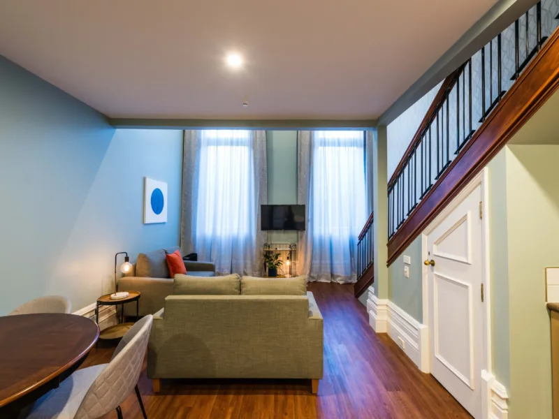 OGB, Cathedral Square Apartment with carpark and pool