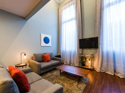 OGB, Cathedral Square Apartment with carpark and pool