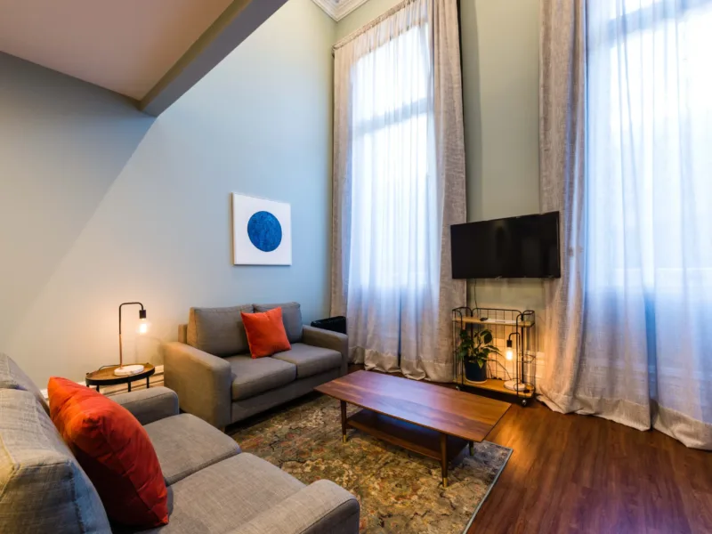 OGB, Cathedral Square Apartment with carpark and pool