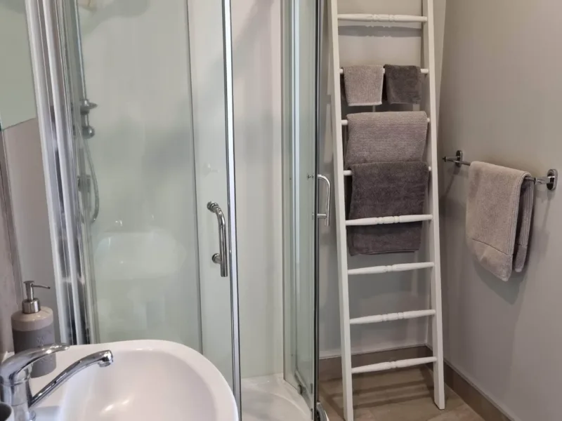 Modern 3BR Coastal Oasis – 15 Mins to Waihi Beach