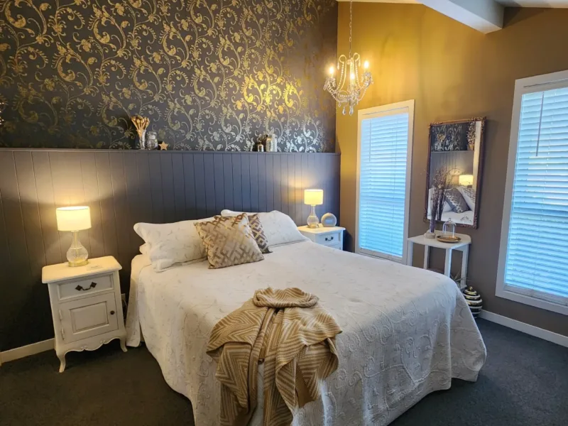 Modern 3BR Coastal Oasis – 15 Mins to Waihi Beach