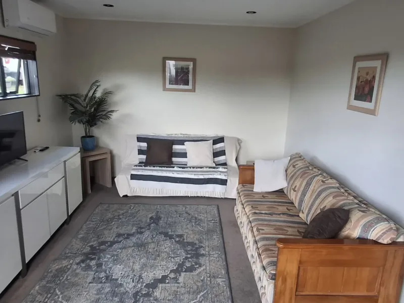A private 2 roomed apartment with kitchenette & Ensuite. Livingroom doubles as bedro