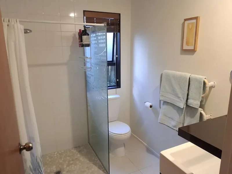 A private 2 roomed apartment with kitchenette & Ensuite. Livingroom doubles as bedro