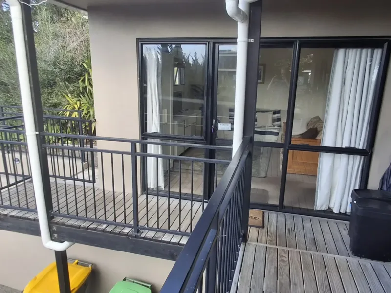 A private 2 roomed apartment with kitchenette & Ensuite. Livingroom doubles as bedro