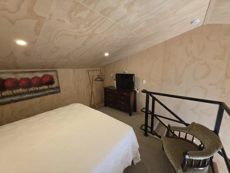 Cosy Mezzanine Studio with Stunning Mountain Views
