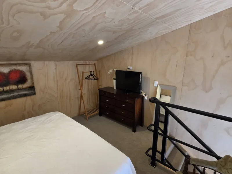 Cosy Mezzanine Studio with Stunning Mountain Views