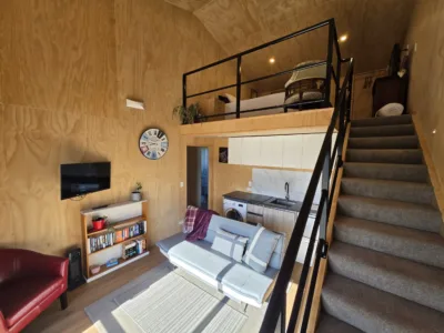 Cosy Mezzanine Studio with Stunning Mountain Views