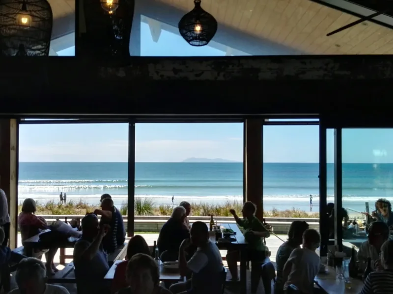 Modern 3BR Coastal Oasis – 15 Mins to Waihi Beach