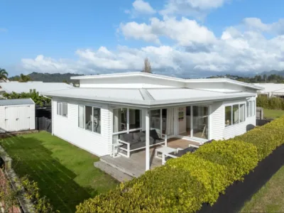 Rinse, Relax, Repeat @Barefoot Bach - Modern Family Escape in Whangamatā