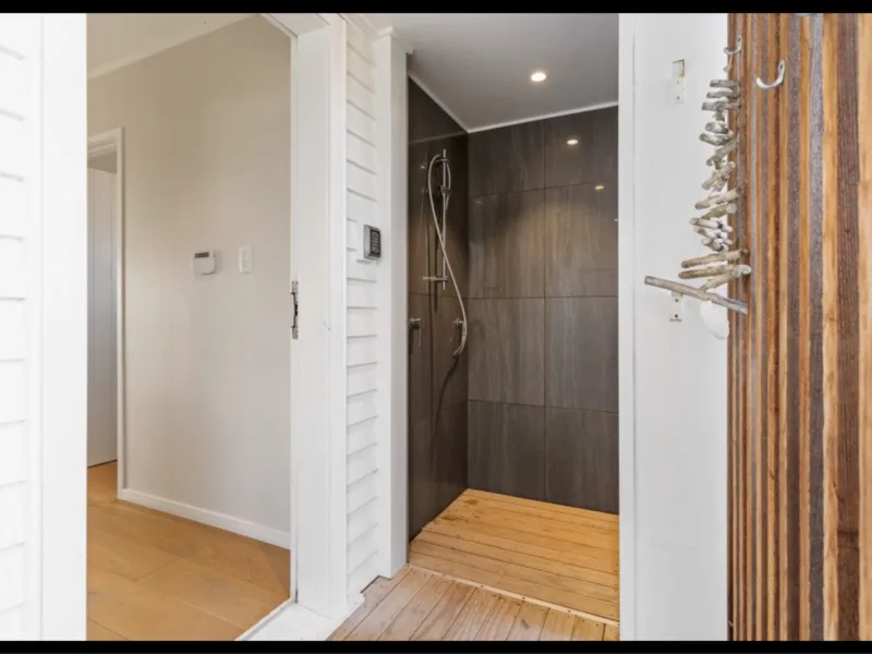 Rinse, Relax, Repeat @Barefoot Bach - Modern Family Escape in Whangamatā