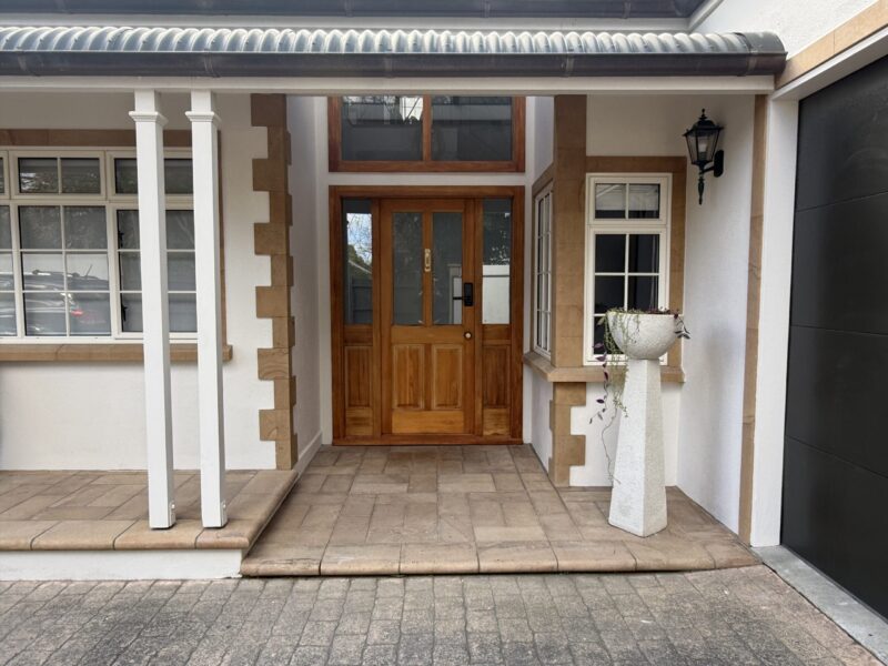 Peaceful architectural 2 bedroom Apartment close to the Lagoon