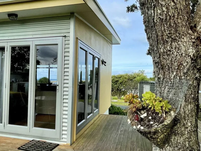 Coastal Bach close to beach and all facilities