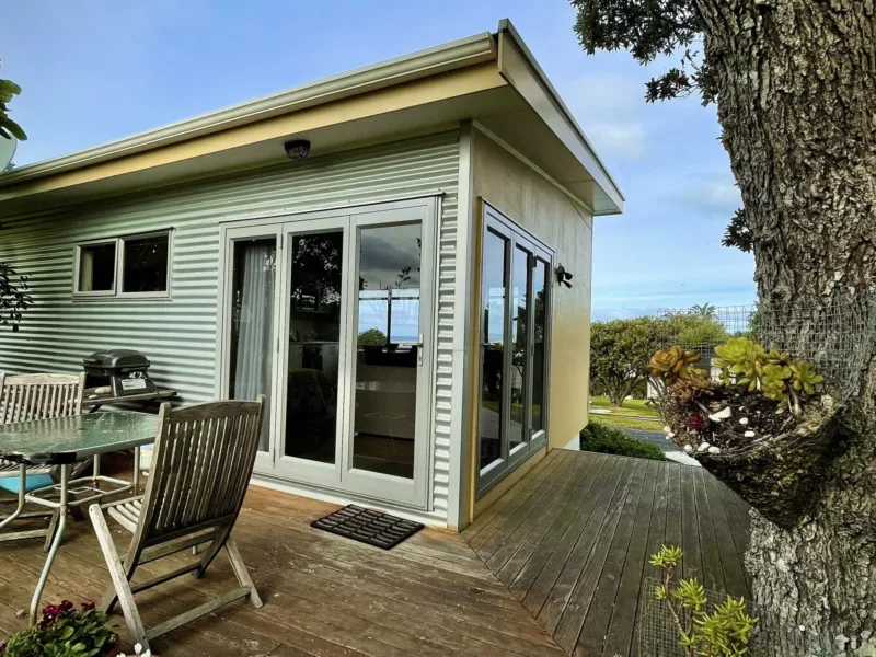 Coastal Bach close to beach and all facilities