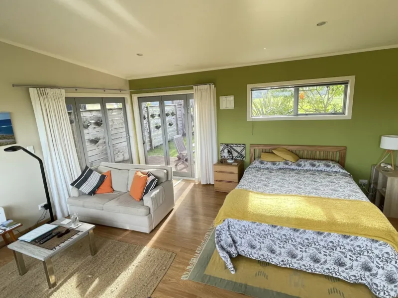 Coastal Bach close to beach and all facilities