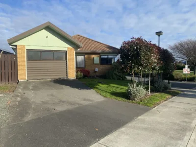 Easy-Going Coastside Retreat near Tahunanui Beach