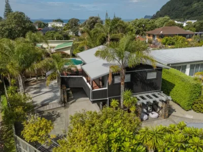 Paua Palms | Sleeps 10 | just a few mins stroll to Pauanui Beach