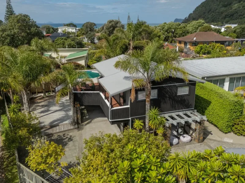 Paua Palms | Sleeps 10 | just a few mins stroll to Pauanui Beach