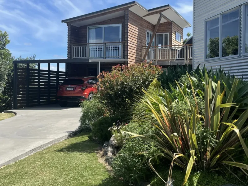 Coastal Bach close to beach and all facilities