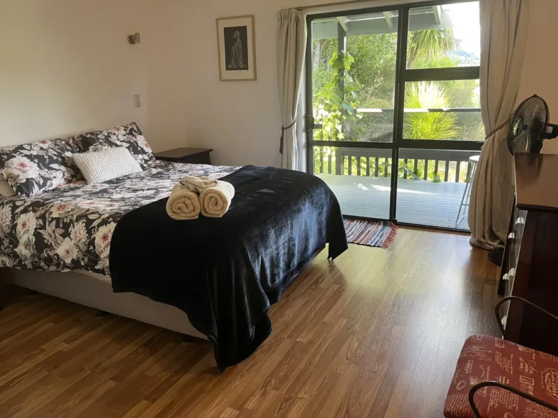 Native bush & Marina Views retreat
