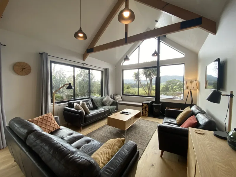 Puke Iti - Contemporary Chalet with Spa and Mountain Views