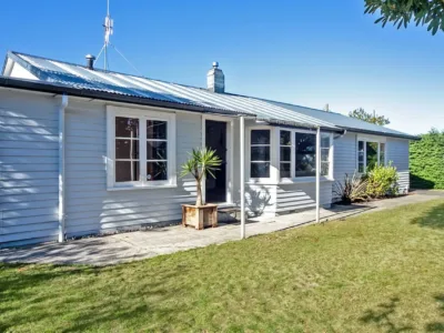 Sun-Drenched Family Bach, Steps from Lake Taupō
