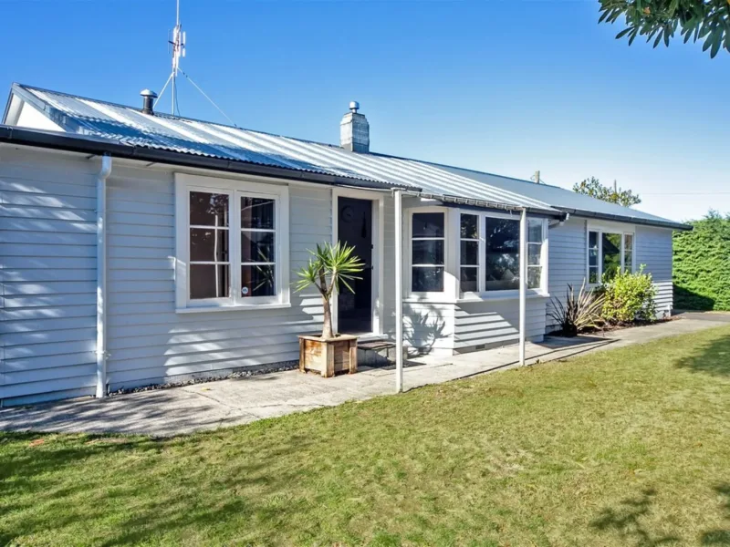 Sun-Drenched Family Bach, Steps from Lake Taupō
