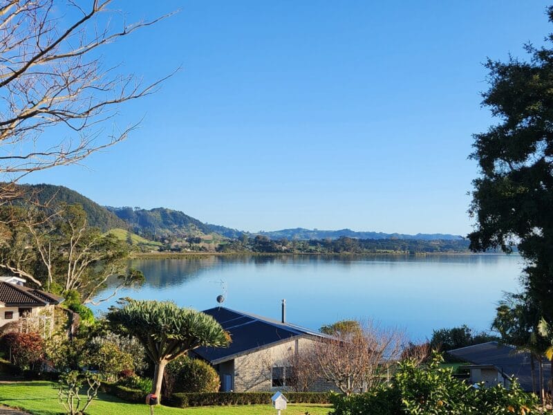 Modern 3BR Coastal Oasis – 15 Mins to Waihi Beach