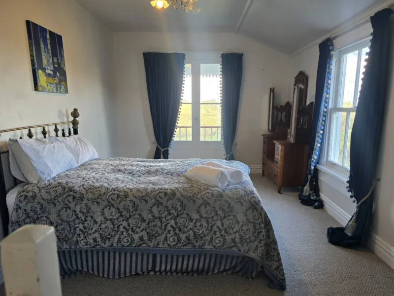 Lindum Grange: Historic Kauri Homestead with Kaipara Views