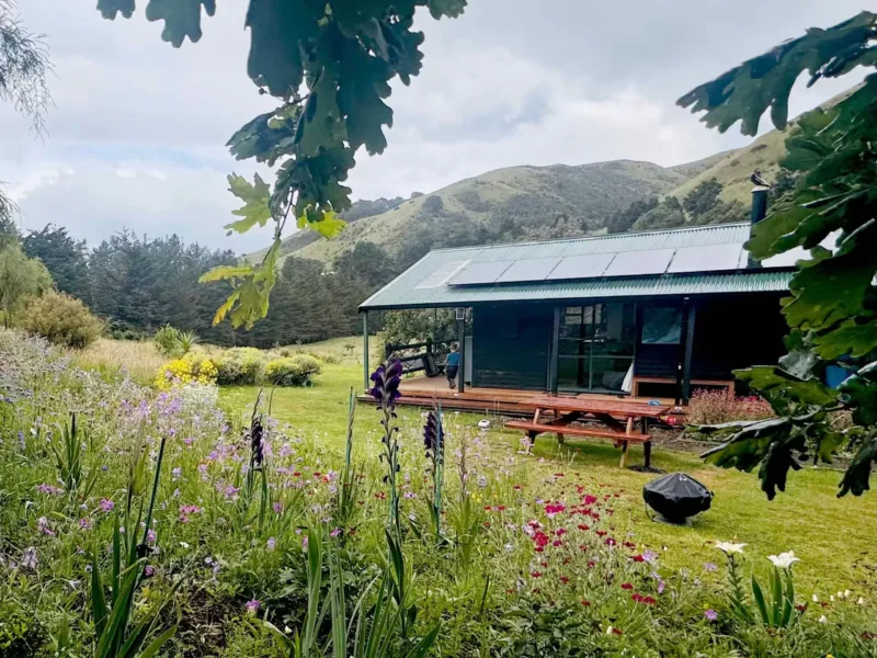 Bankside Cottage Cascadia