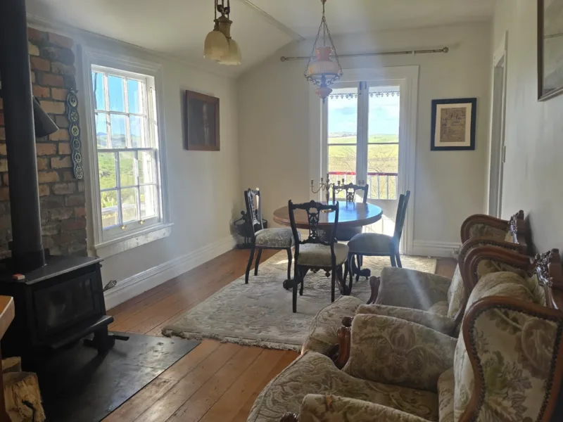 Lindum Grange: Historic Kauri Homestead with Kaipara Views