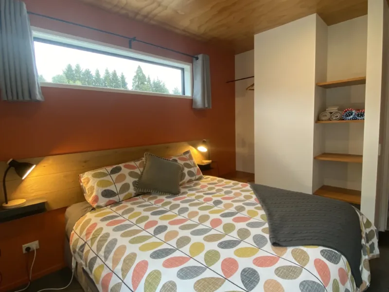 Puke Iti - Contemporary Chalet with Spa and Mountain Views