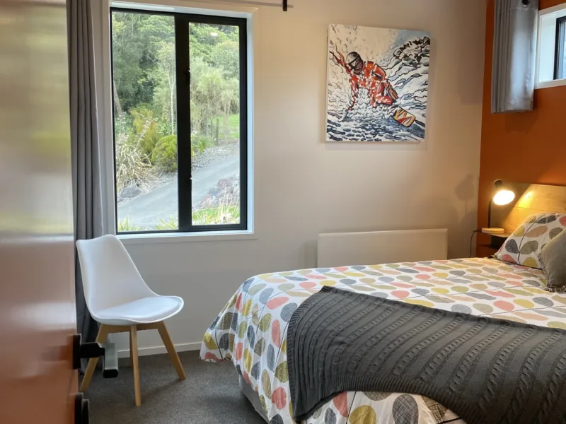 Puke Iti - Contemporary Chalet with Spa and Mountain Views