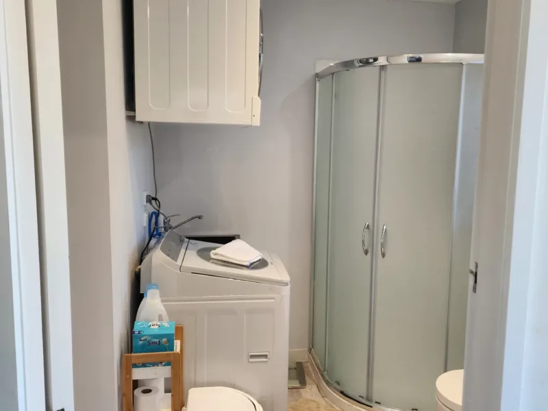 Entire flat next to park, close to Uni, & CBD