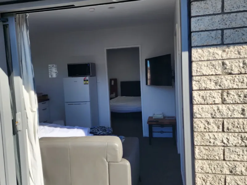 Entire flat next to park, close to Uni, & CBD